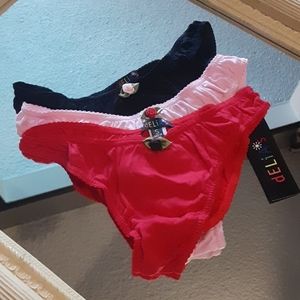 Sweet getaways panties set